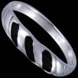 Prstene bez kameňov - Prsteň strieborný, zdobená obrúčka